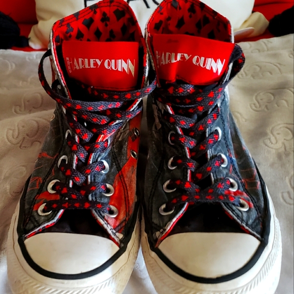 EUC CTAS Classic Chuck Taylor (4.5M / 6.5W) - DC COMICS HARLEY QUINN - Picture 2 of 10